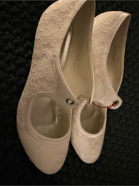 Ivory Lace Bridal Shoes Kitten Heel Mary Jane Wedding Pumps Size 41 NWOT